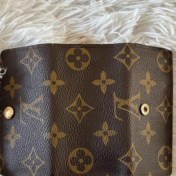 Authentic Louis Vuitton 4 key holder Monogram - Picture 7 of 11